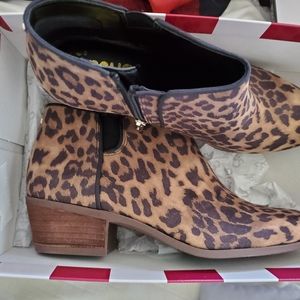 Leopard boots